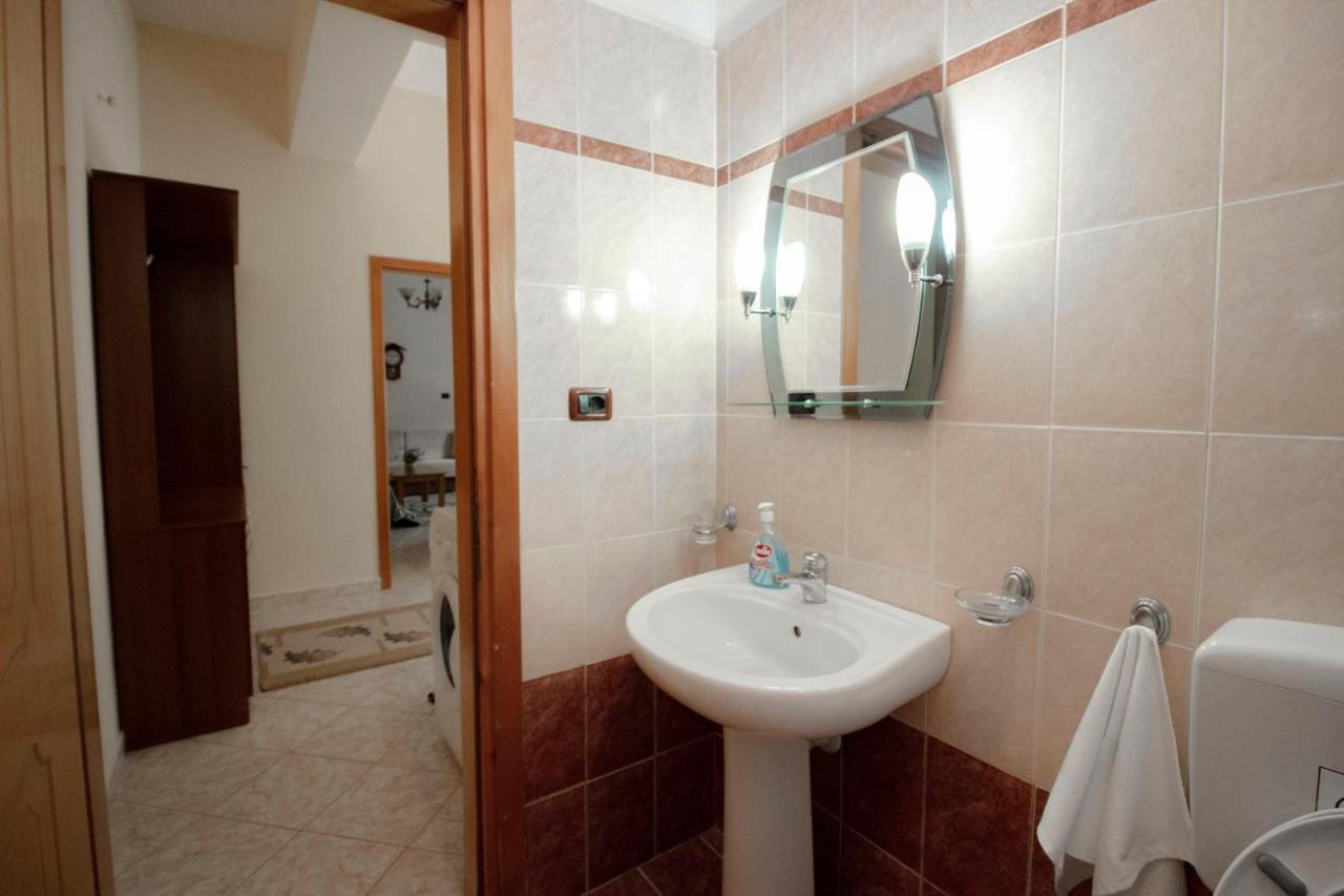 Gjirokastër Artur'S Apartment 2 מראה חיצוני תמונה