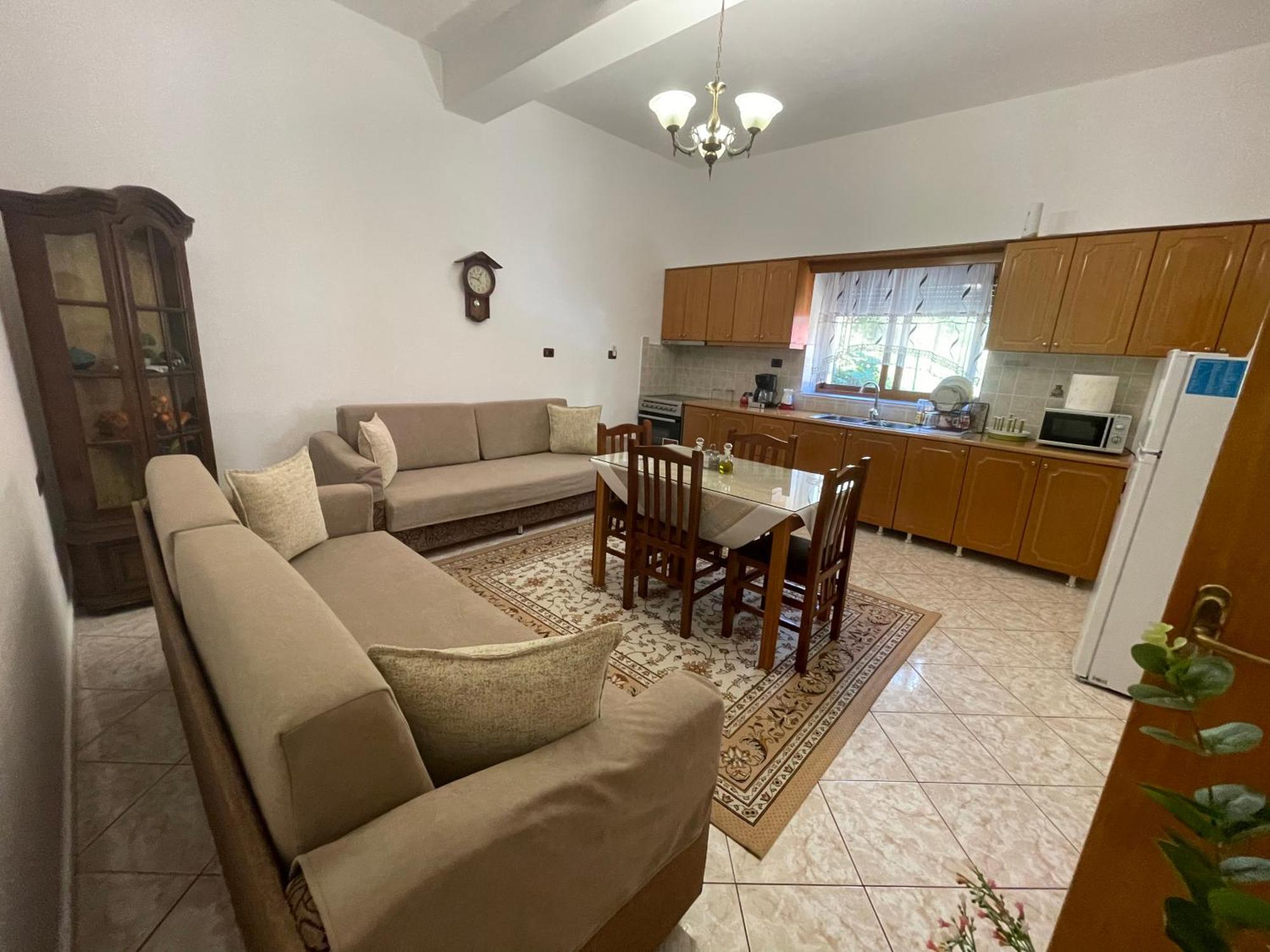 Gjirokastër Artur'S Apartment 2 מראה חיצוני תמונה